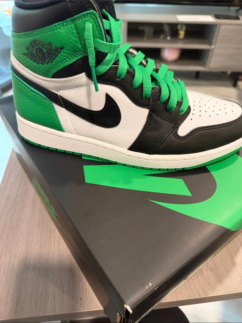 AIR JORDAN 1’s